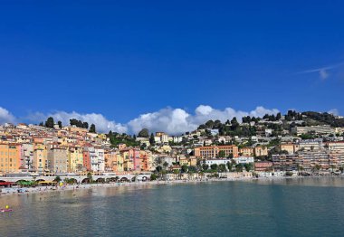 Menton 'daki turistik plaj, Akdeniz Fransa