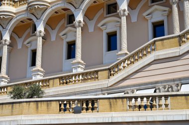 Monte Carlo Monaco 'daki eski bina.