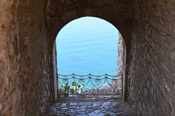 Palamidi Kalesi Nafplio Nun Eski Taş Penceresinden Denizi Görmek — Stok fotoğraf