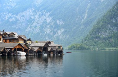 Avusturya Alp Dağları 'ndaki Hallstatt Köyü