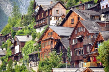  Avusturya Hallstatt köyünde eski ahşap evler