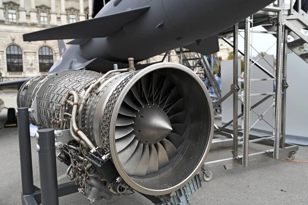 Military fighter airplane engine technology