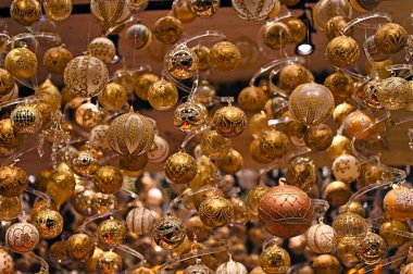 Altın Noel süsleri ve dekorasyon tatil sezonu geçmişi