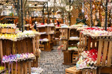 Viyana Avusturya 'da renkli ve boyalı Paskalya yumurtası pazarı