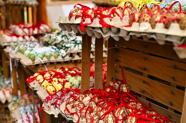 Viyana Avusturya 'da renkli ve boyalı Paskalya yumurtası pazarları