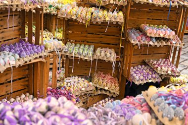 Viyana Avusturya 'da renkli ve boyalı paskalya yumurtalarıyla Paskalya pazarı 