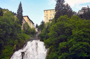 Bad Gastein yaz sezonunda şelale Gasteiner Ache Nehri