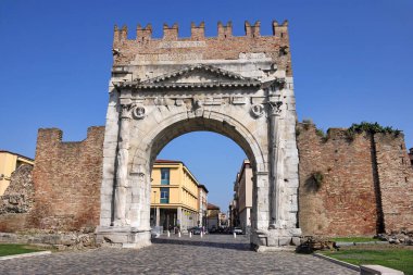 Rimini İtalya 'da Arco di Augusto zafer kapısı