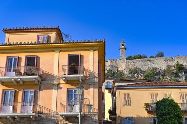 Yunanistan 'ın Nafplio kentindeki Saat Kulesi Akronafplia Kalesi