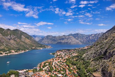 Karadağ 'ın Kotor ve Boka körfezi hava manzaralı