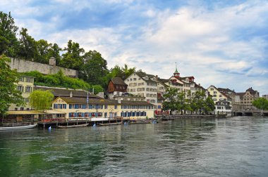 Lindenhof ve Limmet Nehri eski kasaba Zürih İsviçre