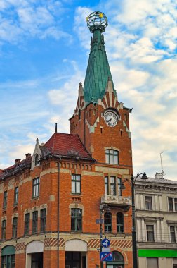 Globe Altındaki Ev ya da Krakow Polonya 'daki Ticaret ve Sanayi Odası binası.
