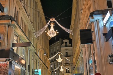 Viyana, Avusturya 'da gece sokakta Noel süsü ve ışıkları