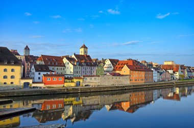 Almanya 'nın Bavyera eyaletinin Tuna Nehri kıyısındaki Regensburg kasabası