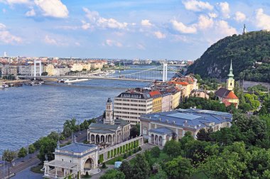 Gellert Tepesi ve Elisabeth Köprüsü Budapeşte, Macaristan 'daki şehir manzarası
