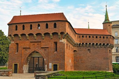 Krakow barbika girişi, ortaçağ tahkimatı, Polonya