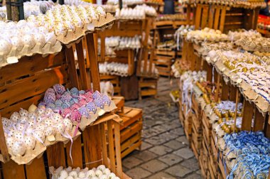 Güzel renkli ve boyanmış Paskalya yumurtaları, Viyana, Avusturya 'da pazar