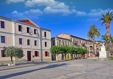 Nafplion Belediye Sarayı, Platia Trion Navarchon 'daki ilk Yunan Lisesi, Üç Amiraller Meydanı, Yunanistan