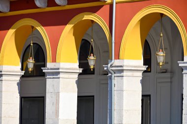 Nice, Fransa 'daki Massena Sarayı' nda fenerli eski bina.