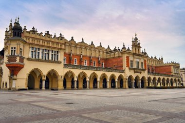 Yaşlı Sukiennice Krakow ana meydanı, Rynek Glowny, Polonya 