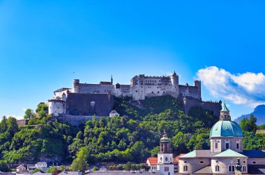 Festung Hohensalzburg ve eski kasaba, Salzburg, Avusturya ile Salzburg silueti