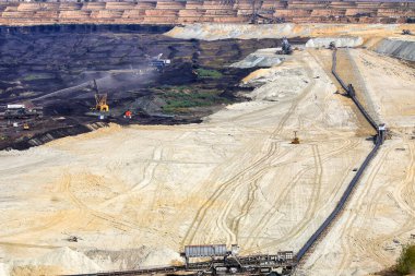 Dev bir Bucket Wheel Excavators linyit madeninde, sanayi bölgesinde, Kostolac, Sırbistan