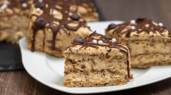 Frissen Elkészített Finom Csokoládé Torta Dióval Stock Kép