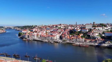 Porto, Portekiz şehir manzarası Douro Nehri üzerinde