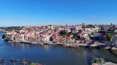 Porto, Portekiz şehir manzarası Douro Nehri üzerinde