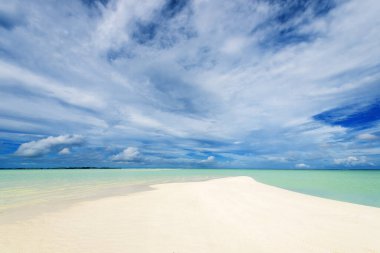 Güzel boş kumsal, turkuaz su.