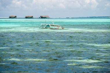 Denizde tekne kazası, Maldivler.