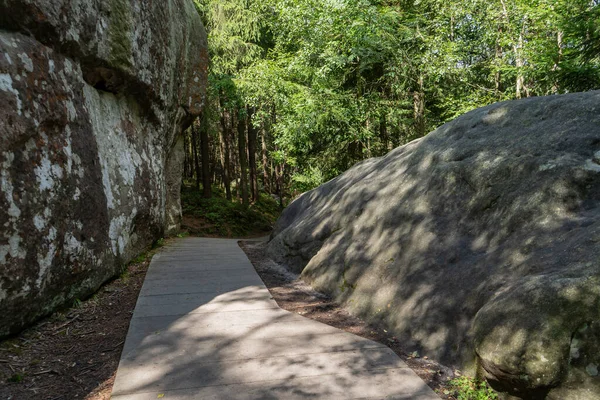 Bledne skaly (Errant Rocks) - Güney Polonya 'daki Masa Dağları' nda turistik bir yer.
