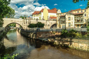 Klodzko, Lowersilesia, Polonya 08 Ağustos 23 - Gothic Wits Stwosz 'un Klodzko' daki köprüsü,