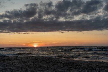 Baltık Sahili 'nde gün batımı