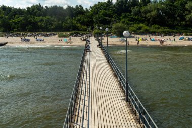 Sianozety, Batı Pomerania, Polonya 19 Temmuz 2024. Küçük bir spa kasabasında iskele.