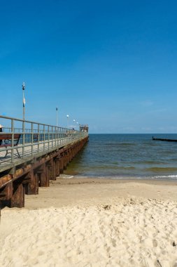 Sianozety, Batı Pomerania, Polonya 19 Temmuz 2024. Küçük bir spa kasabasında iskele.