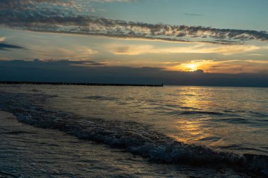 Polonya 'da Baltık Denizi' nde gün batımı