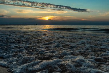 Polonya 'da Baltık Denizi' nde gün batımı