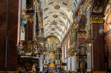 Czestochowa. 27 Temmuz 2024. Jasna Gora Tapınağı 'ndaki Bazilika' nın içinde. Czestochowa Citi, Polonya