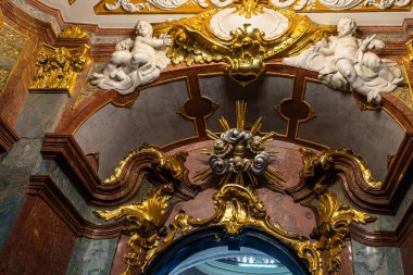 Czestochowa. 27 Temmuz 2024. Jasna Gora Tapınağı 'ndaki Bazilika' nın içinde. Czestochowa Citi, Polonya