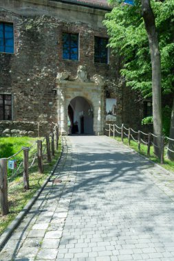 Saçmalık. Silezya Voyvodalığı, Polonya 03 Mayıs 2024 Toszek Kalesi