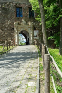 Saçmalık. Silezya Voyvodalığı, Polonya 03 Mayıs 2024 Toszek Kalesi