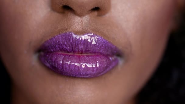 Close Shot Purple Glowing Wet Makup Lips Beautiful African Ethnic — Video