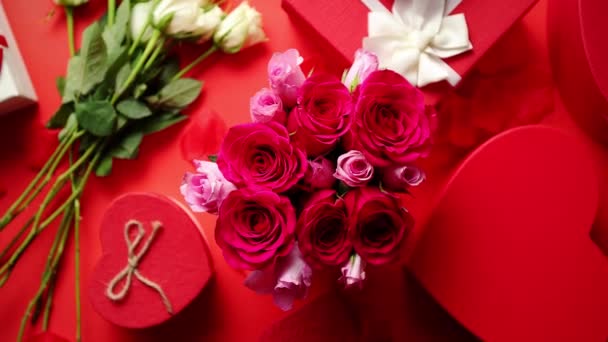 Valentijnsdag Romantisch Decoratie Met Rozen Giften Van Doos Kaarsen Een — Stockvideo