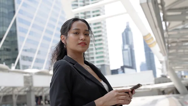 Young Elegant Businesswoman Stands Street Bangkok Wireless Device Happily Looking — Stock Photo, Image