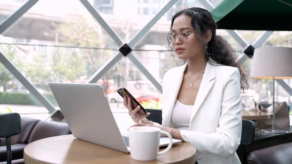 Elegant Businesswoman Works Caffee Table Using Wireless Technology Laptop — Stock Photo, Image