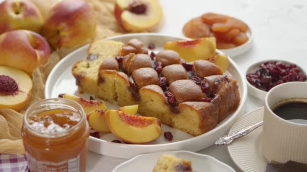 Homemade Peach Cake White Plate Surrounded Fresh Peaches Preserves Cup — Stock Video
