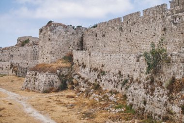 Yunanistan 'daki Rodos ortaçağ kalesinin duvarları ve tahkimatları Hastaneciler tarafından inşa edildi