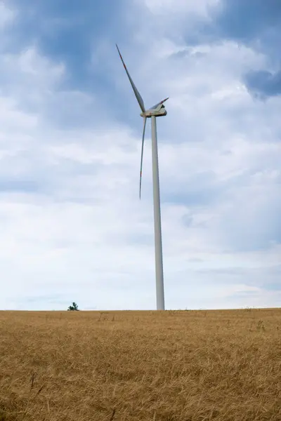 Krajina Větrnými Turbínami Vyrábějícími Energii Terénu — Stock fotografie