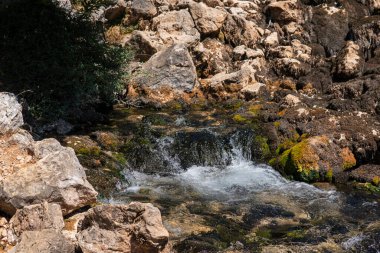 Hırvatistan 'da Krupa nehrinin Karst pınarı